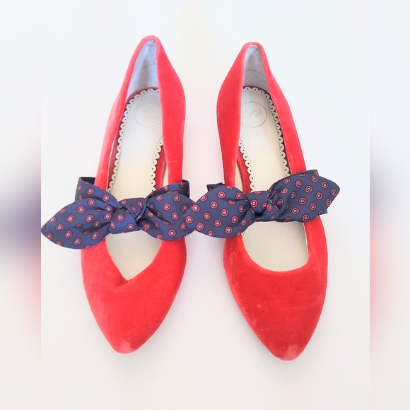 1901 Hamilton Size 7M Red Velvet Preppy Style Flats Shoes Bow - Picture 2 of 8